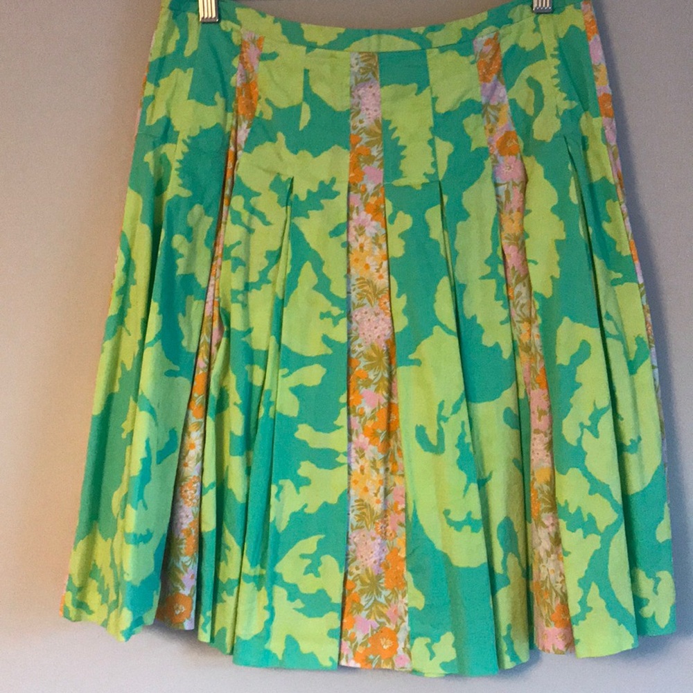Pleated skirt
